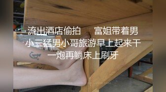  肉感巨乳骚御姐！浴室洗澡吃屌！穿上开档牛仔裤，后入大肥臀奶子直晃，特写视角进出抽插