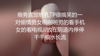 夫妻自拍 拉着双马尾老婆无套输出 最后直接射黑丝脚上 拍摄视角不错