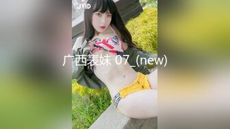   巨乳妹子和炮友直播啪啪 毛没长几根 但草逼的本领很高超