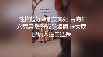  短发气质月空下的小野猫·  利丝袜美腿紫薇，美足诱惑，丝袜挑逗，两瓣木耳你喜欢吗！