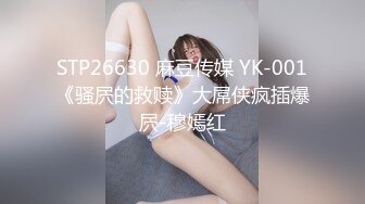 被3个男人精液灌溉的极品少妇，全程露脸让三个大鸡巴朝脸上撸，口爆吞精，淫语调教小逼逼被草着嘴里吃鸡巴