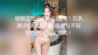  新人面罩骚女一女3男淫乱啪轮换着操，脱下内衣撩起裙子摸逼，后入抽插上位骑乘