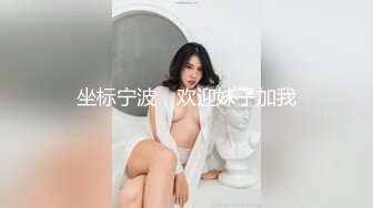 《居家摄像头破解》角度刚刚好偷窥漂亮的女主角洗澡上厕所