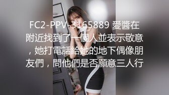 绿奴看妻子分开腿接受大鸡吧3p