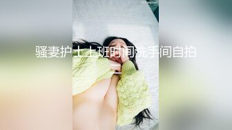 超市的风骚老板娘在顾客挑选货物的时候跟小哥在后面加班啪啪给狼友看，露脸丝袜高跟让小哥舔逼各种抽插爆草