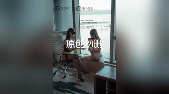 与光滑的长黑发美女重逢！