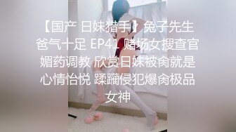 大神KFC尾随偷拍 洛丽塔裙学生妹逛街拍照透明内内前后CD黑黑一块可能毛不多