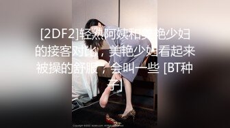 大神潜入商场女厕偷窥尿完来了兴致看小视,频抠B自慰的美女店员