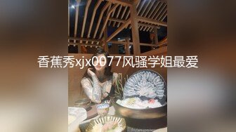 专注人前露出与路人同框美腿女神GI9ZA视图集，公园超市广场哪人多往哪去和老登一起锻炼 (9)