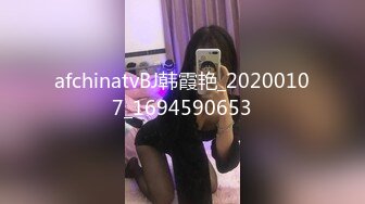 大胆坑神县城简陋旱厕偸拍多位姑娘少妇方便然后又跑到网吧厕所拍到一位妹子居然蹲在坑位上自摸