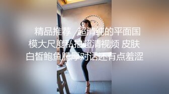 -猥琐男户外偸拍短裙少妇被发现后扒开多毛粉红小穴给他口爆