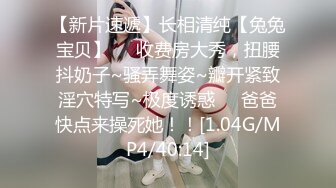  长相清纯娇小身材美穴嫩妹和面具男啪啪，情趣装粉穴塞入跳蛋