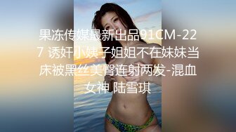 公司气质漂亮的财务主管下班时间和男同事宾馆偷情,开档黑丝情趣套装,前面操完又趴在屁股上狠狠干,真能叫