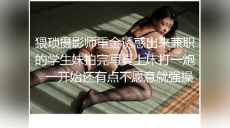 摄影师诱导女模~在拍摄现场让她湿答答~干遍每个场景