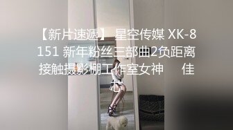 SWAG 趁家裡沒人偷偷在沙發上看A片自慰的少女