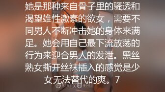 身材苗条瘦弱的妹子，被猥琐头套男沙发上无套啪啪，第一视角卖力口交深喉