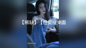  极品圆润美臀小少妇居家夫妻啪啪，跪着按头深喉插嘴，开档黑丝翘起大屁股后入