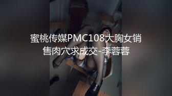 商场女厕全景偷拍穿着连体衣的美女是怎么尿尿的