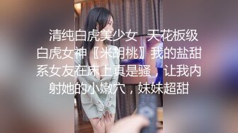 胖哥探花美腿大白靴高端外围小姐姐，吸吮口交用矿泉水冲了逼，扶着屁股站立后入，躺在沙发主动骑乘猛操