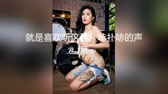 【新片速遞】  哺乳期人妻的诱惑，有露脸性感好身材，逼逼特写跟狼友互动聊天听指挥，翘挺的奶子挤奶水给狼友喝精彩刺激