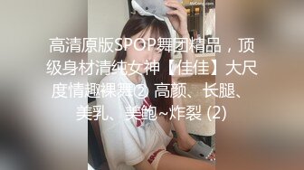 Ria 久留美在她轻薄的角色扮演中被带到她的膝盖上。