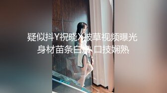 女工宿舍窗户缝偷窥两个妹子洗澡换衣服