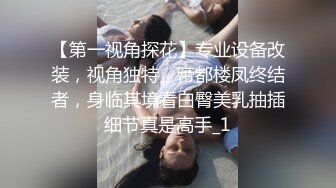 外表文静甜美少女！极品粉穴没怎么开发过！撩起裙子看美臀，表情淫骚想被操，掰开超粉嫩穴，跳蛋震流白浆