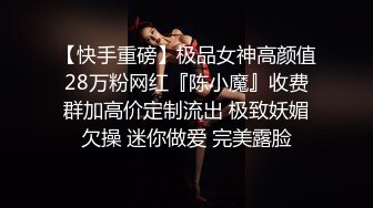 商场白色隔板全景后拍多位美女尿尿2 (1)