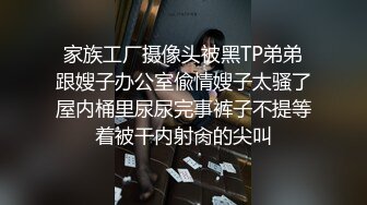  清纯中带一点骚，全程露脸无毛白虎逼，让大哥亲着小嘴，吃鸡巴又舔蛋胀满小嘴