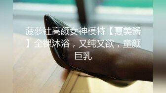 【纹身大奶妹带漂亮闺蜜下海】情趣装小短裙，坚挺奶子乳头尖尖，扭动屁股摆弄，笑起来清纯甜美很诱人