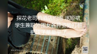 做爱高手舔屄的同时拿手指扣屄女人受不了