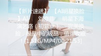 丰满多姿的贵妇，上得厅堂、下得厨房，完美的小身材，饱满的乳房，敏感，抠几下就淫骚叫！