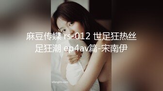 好骚的小娘们儿 肥屄坟起 屄唇鲜嫩 整体屄偏紧致??真想干她一炮