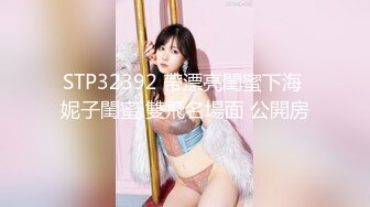 在吃茶店工作的短发美臀妻。月乃露娜