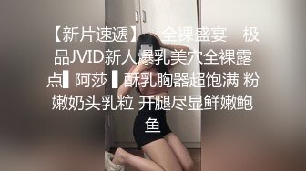 骚浪粉嫩大奶女神下海大秀，撩起衣服揉捏奶子，自摸掰开肥穴