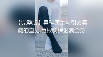 游乐场女厕全景偷窥多位半蹲着尿的美女各种美鲍轮番呈现 (1)