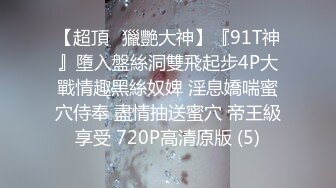 两个穷小伙开一间房连续约上门兼职嫩妹偷拍，身材苗条颜值清纯，后入狂插搞得妹子受不了表情享受