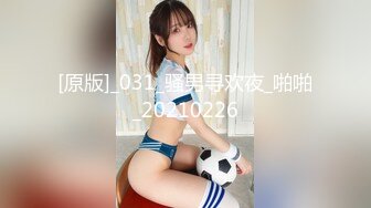 【新速片遞】  逼毛多多的萝莉小女人全程露脸全方位展示，丝袜诱惑淫声荡语互动撩骚狼友，揉奶玩逼掰开给狼友看特写好骚啊