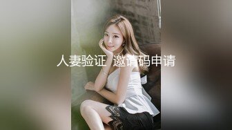 身高1.52m的少妇，不穿内内出门浪，小区露出，‘卧槽，你看后面的挖掘机师傅，一直盯着你看’，骚货只管自己爽，停下摸奶摸逼！