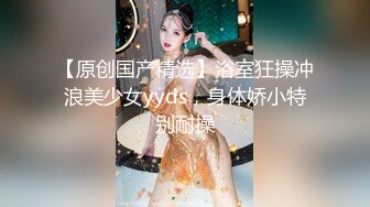 【新片速遞】  短發巨乳豐滿網紅臉妹子,撩起上衣壹對大燈十分敞亮,小茓水潤,兩片唇外翻