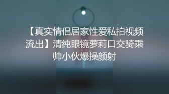 七月最新流出国内厕拍大神小区停车场附近公厕尾随偷拍几个颜值美女嘘嘘