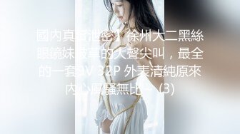 【新片速遞 】 黑丝漂亮淫妻 想不想要 要 给你加点油 好 小贫乳 多毛鲍鱼 逼两个单男伺候 