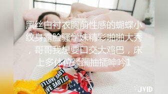  撸点极高顶级肥臀骚女假屌爆插，特写大屁股骑坐，牛仔裤情趣内裤换装，假屌玻璃棒齐上场，娇喘呻吟非常淫荡