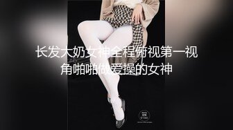 【女技师在按摩旁边小哥上来要操逼】给客人带上眼罩，旁边摸摸搞搞，掏出大屌吸吮，S型身材翘起美臀，后入爆操大声啪啪