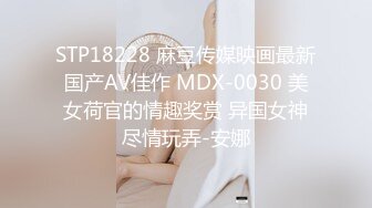 月新流出-全景厕拍❤️开放式公厕第3期-1镜3位置玩手机靓妹对着镜头尿这算主动献逼