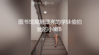 吊钟大奶子颜值很高的御姐少妇激情大秀直播，性感妩媚又风骚，自己揉捏大奶子逼里塞着跳蛋自慰骚穴浪叫呻吟