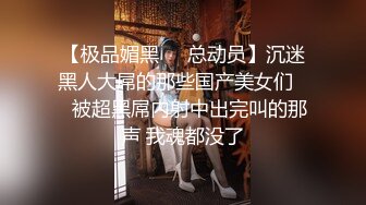 娇小可爱颜值高，好身材的小渣女全程露脸小秀，深夜陪狼友骚