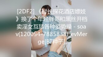 酒窝甜美小姐姐！姐妹一起双女秀！假屌磨穴互插，舌吻掏出奶子舔弄，翘起大白肥臀后入抽插