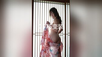 《母子乱伦》趁妈妈喝多找朋友来和妈妈一起玩3P开发她的屁眼