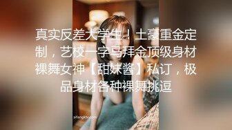 商场全景偷拍身材不错的的破洞牛仔裤美女 B也漂亮